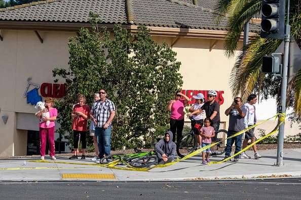 Las autoridades describieron a todas las víctimas como adultos, descendientes taiwaneses. El pistolero fue descrito como un hombre asiático de unos 60 años, residente de Las Vegas.