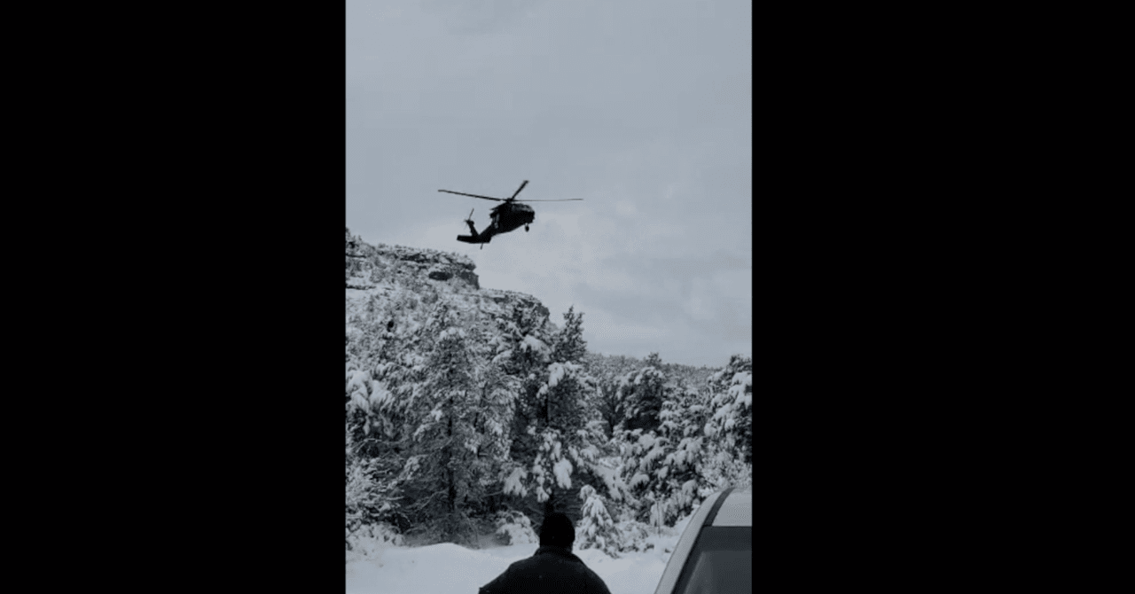 Los excursionistas fueron trasladados al centro de comando en donde ya los esperaba personal de emergencia y luego fueron llevados a un hospital.
<br>