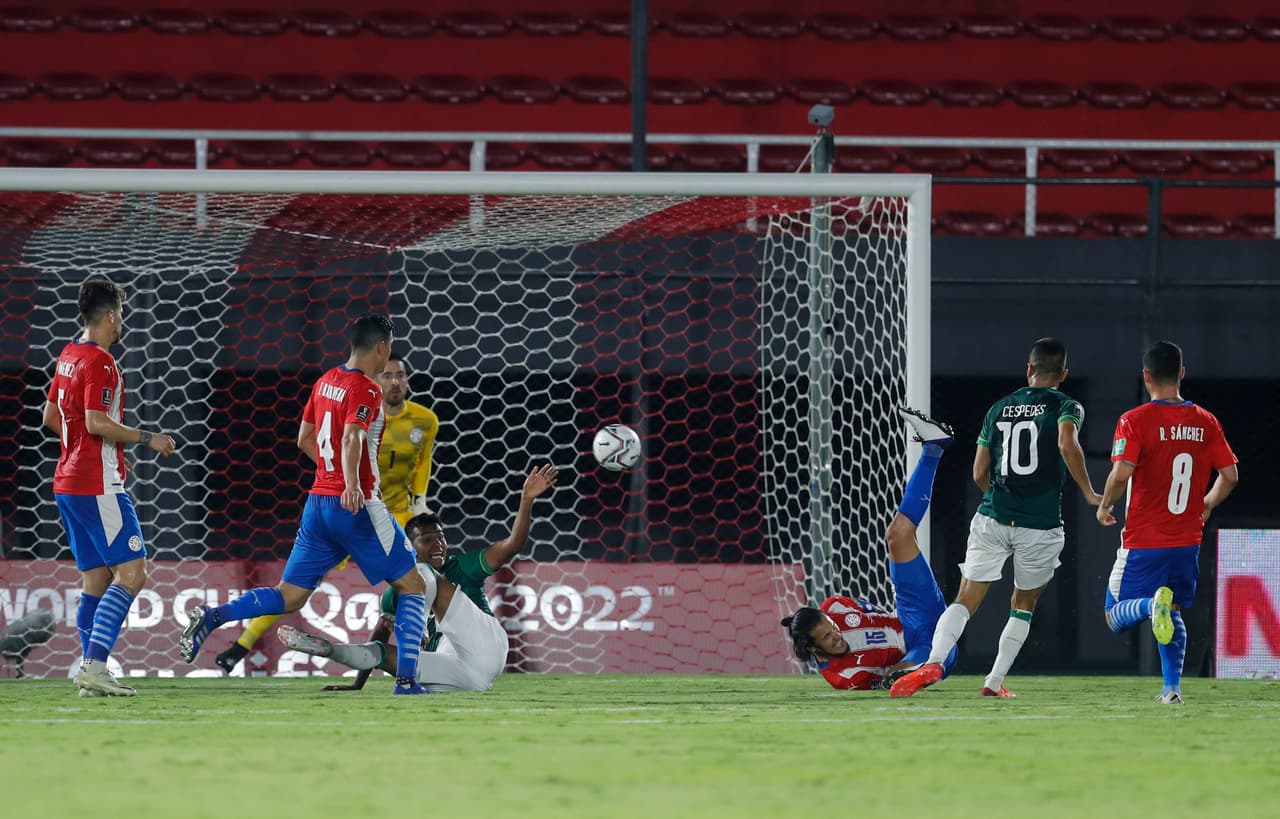 Bolivia se queda cerca de romper su mala racha como visitantes en las eliminatorias del mundial, pero Paraguay no se lo permite y terminan dividiendo puntos en un empate 2-2.