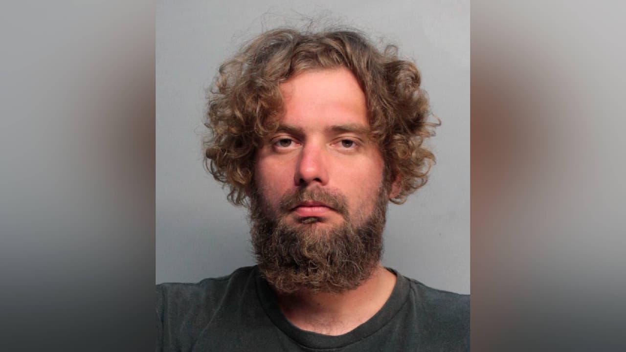 Desamparado es acusado de incendiar el auto de un hombre con el que discutió: la víctima murió