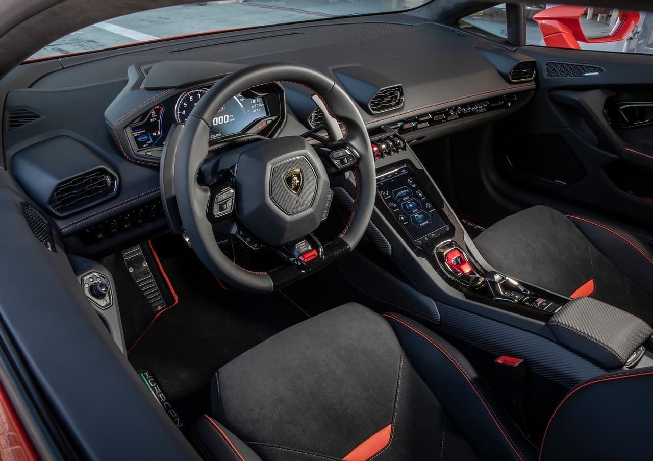 Una vez en la cabina, es evidente
<b>el mismo drama visual y ese factor sorpresa</b> que exuda su exterior.