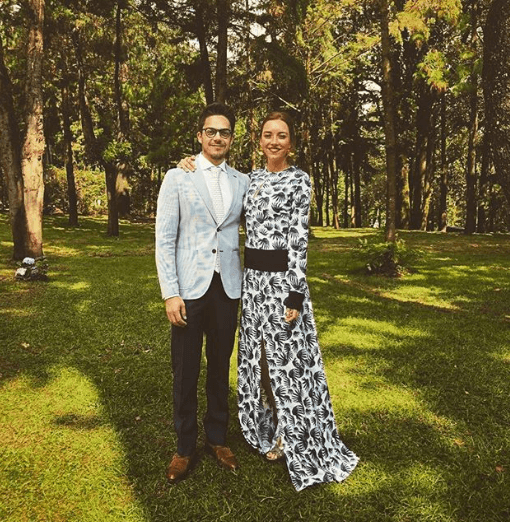 No cabe duda que Regina es una niña cero normal, pues siempre aprovecha la oportunidad para decirle a su ahora esposo lo guapo que es.
<br>