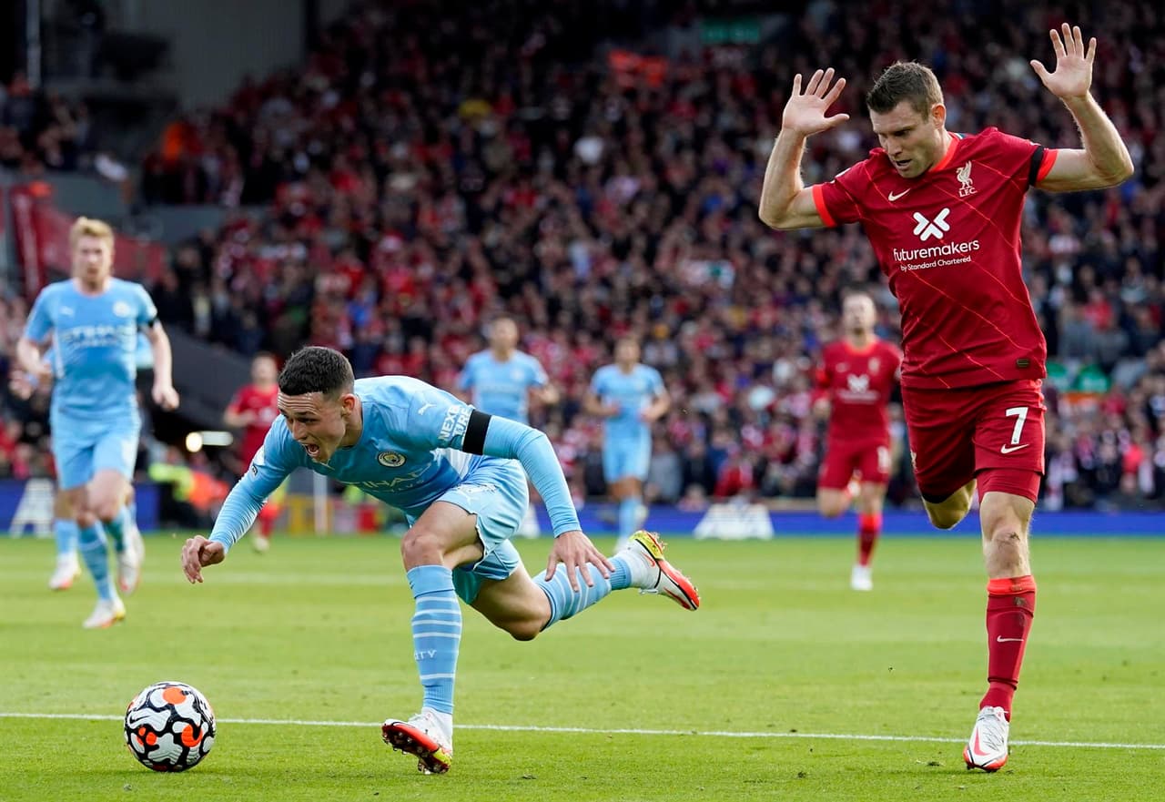 Termina la Jornada 7 de la Premier League con empate entre Liverpool y Manchester City 2-2 tras un intenso partido. Sadio Mané abrió el marcador al 59’, pero Phil Foden ya empataba el juego, sin embargo Mohamed Salah le daba la victoria parcial a los ‘Reds’ y, al 81’, Kevin de Bruine hace el del empate.