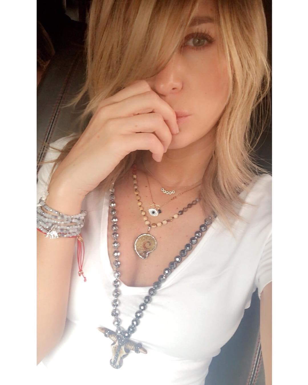 Geraldine Bazán sorprendió a sus más de 3 millones de seguidores en Instagram con este cambio de look, donde se le ve una cabellera más corta y con un flequillo en la cara.