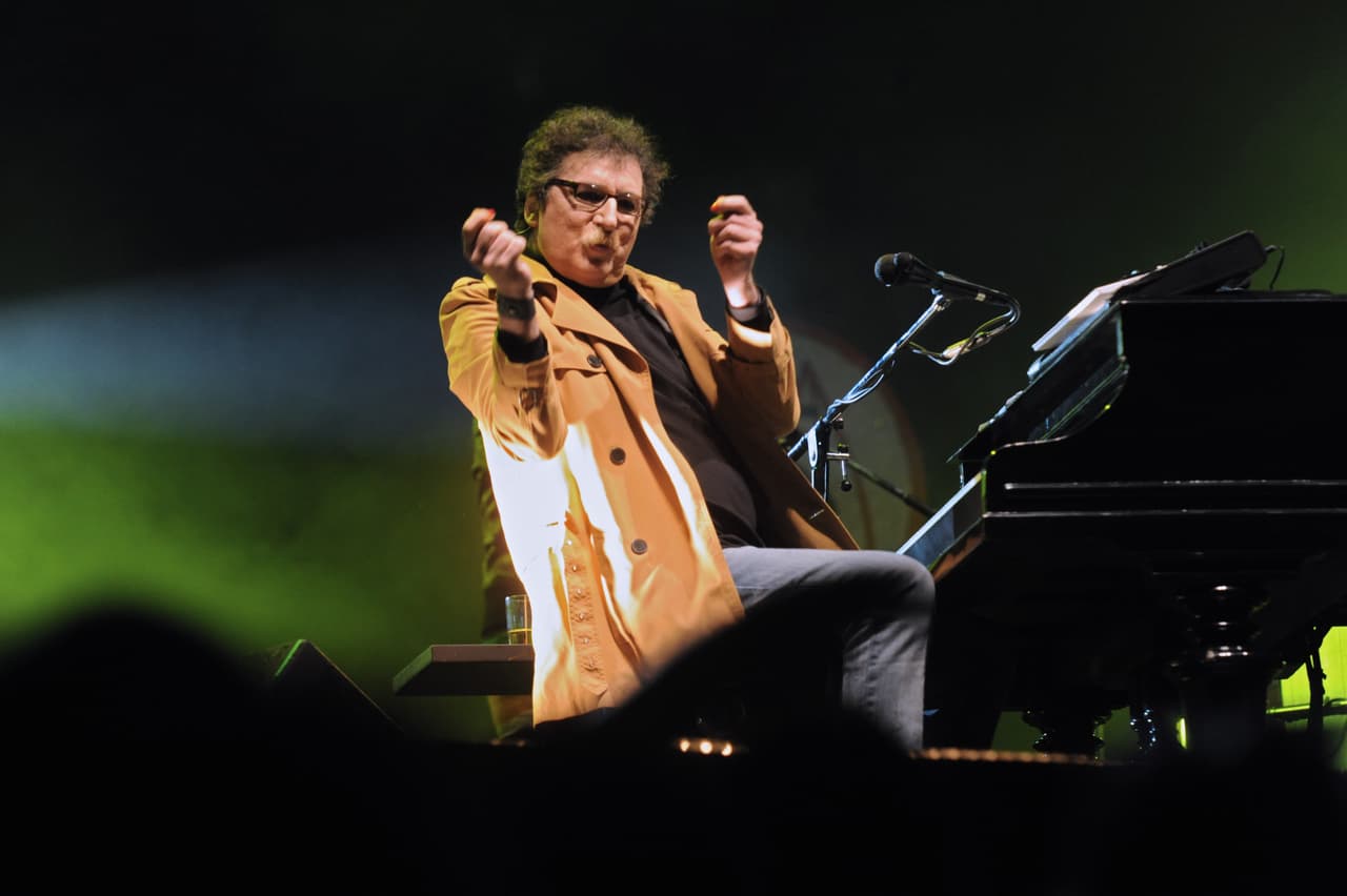 El músico Charly García es hospitalizado en Argentina
