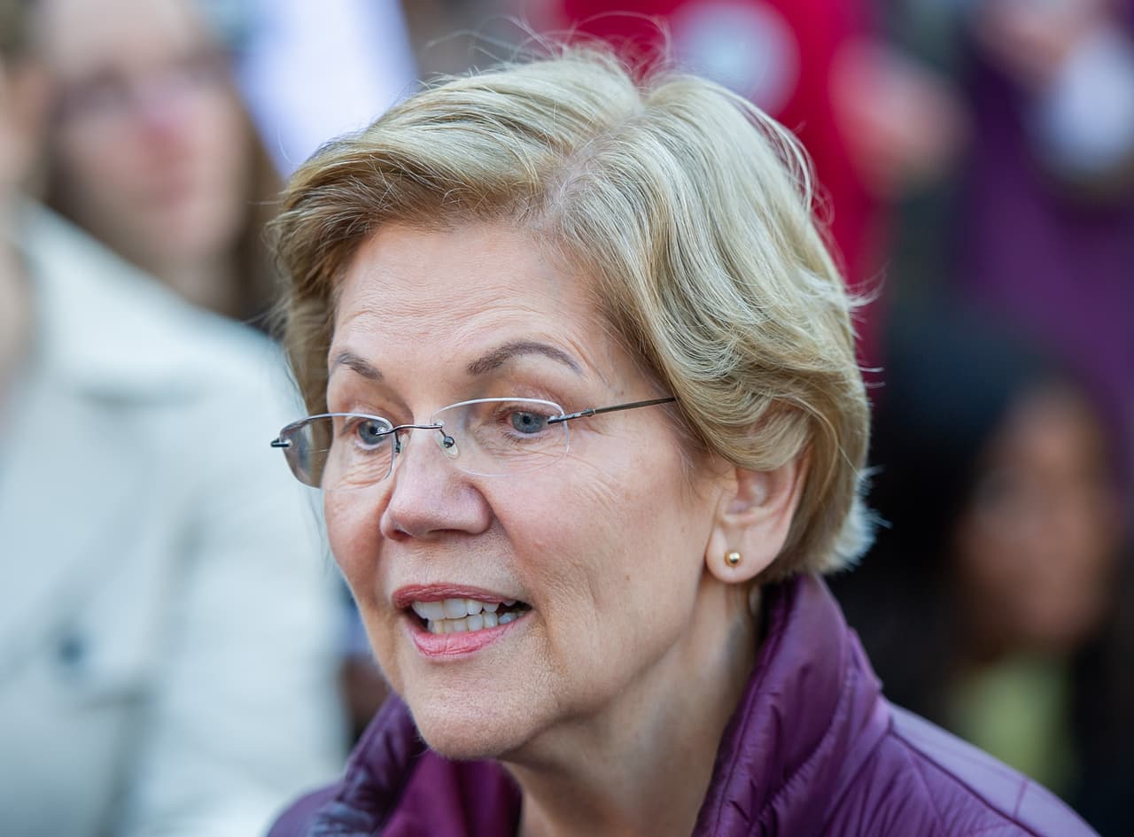 Tras semanas de espera, Warren apoya la candidatura de Biden para enfrentar a Trump