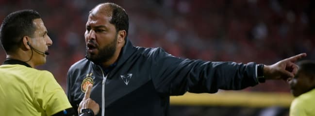 Chaabani cuenta en su plantel con los jugadores destacados: Anice Badri, Mohamed Belailli (ALG), Moez Ben Cherifia, Ghaylen Chaaleli.