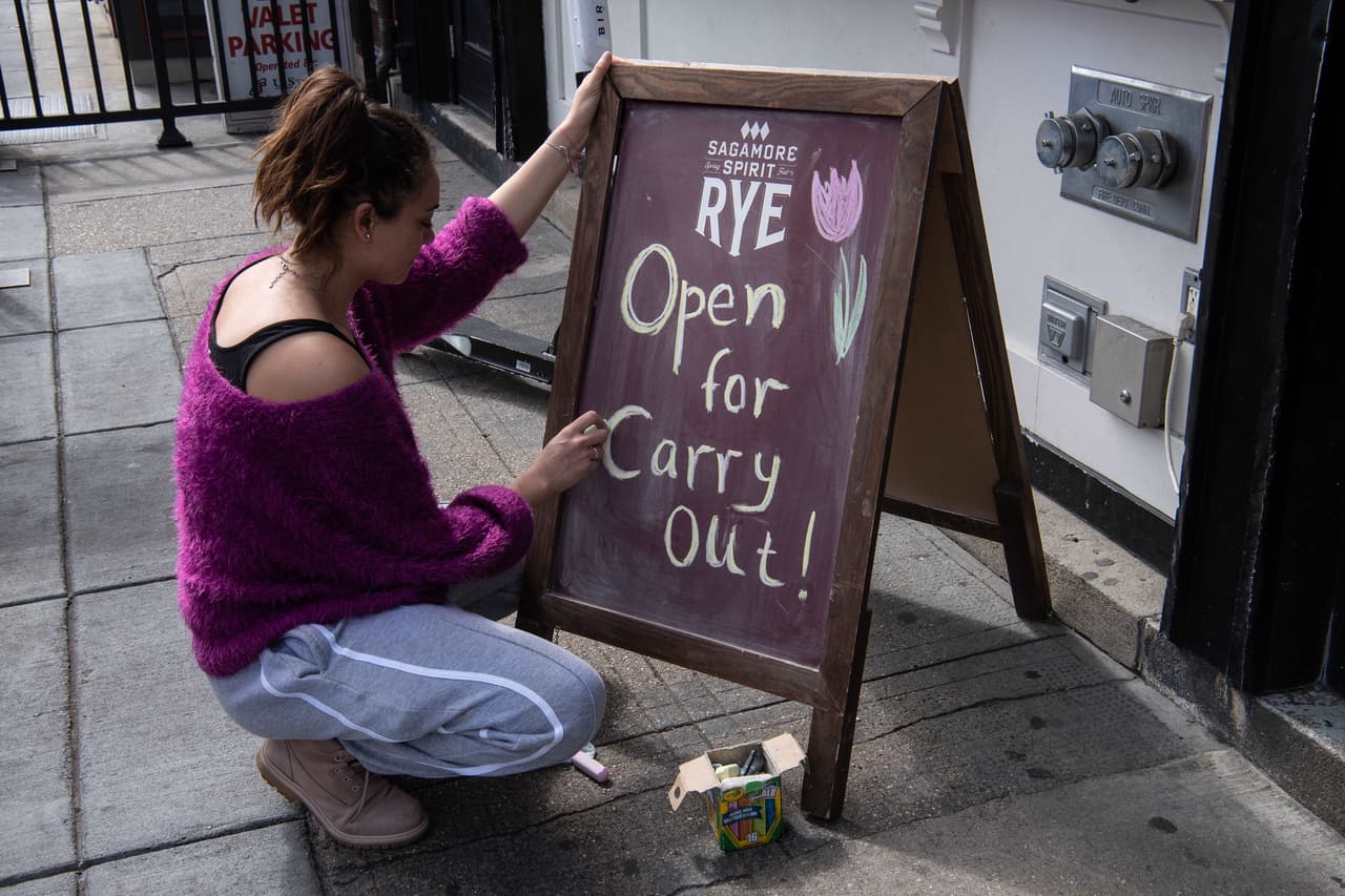 Los restaurantes pueden operar después de las 10 p.m. sólo para los servicios de entrega a domicilio o pedidos para llevar.