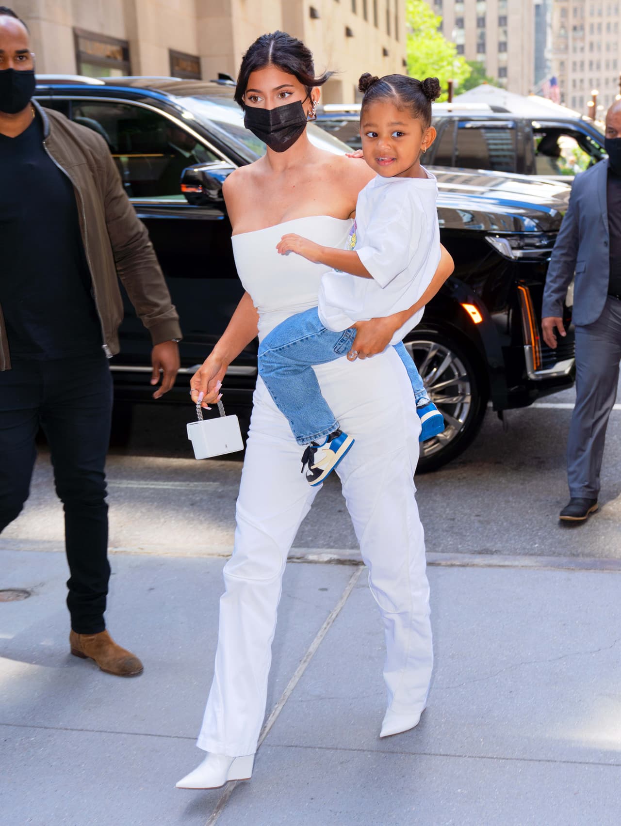 La relación entre Kylie Jenner y Travis Scott se hizo pública a mediados de 2017 y se convirtieron en padres de Stormi en febrero de 2018.
<br>