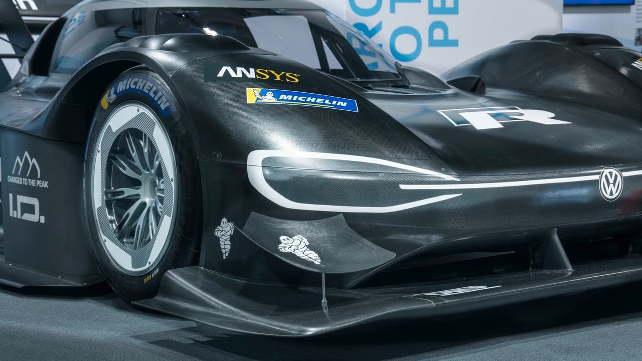 El actual récord de subida es de 8:13:878, mientras que el tiempo más rápido a bordo de un auto eléctrico es de 8:57:11.