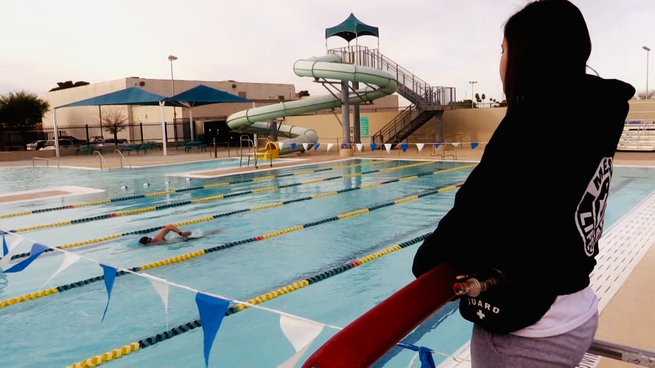 Buscan a jóvenes que quieran ser salvavidas en piscinas públicas de Phoenix y Mesa