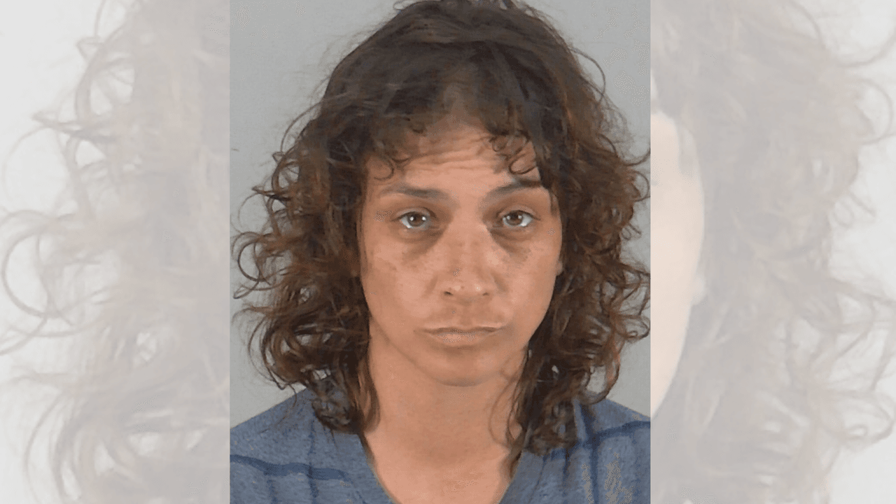 Pareja vuelve a su casa y halla a una extraña sentada y tomando café, en Florida