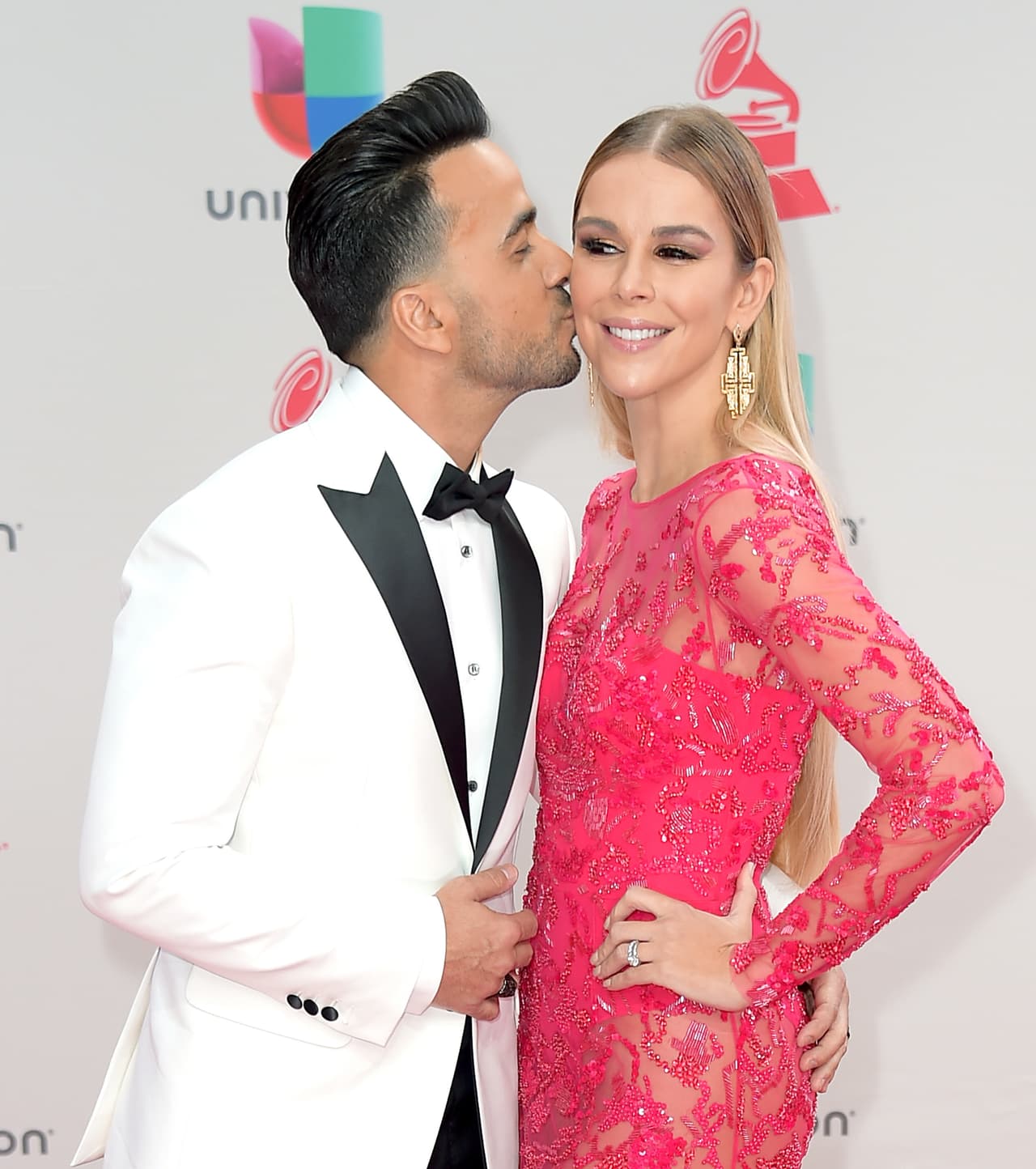 Este 2020,
<b>Luis Fonsi y Águeda López </b>cumplen 10 años de haberse conocido; aunque pareciera que fue ayer que
<b><a href="https://us.hola.com/es/celebrities/galeria/2019061224522/luis-fonsi-agueda-lopez-romance-mz/1/" target="_blank">coincidieron en un estudio de fotos en Miami</a>,</b> durante esta última década la pareja ha establecido una familia junto con sus dos hijos: Mikaela y Rocco.