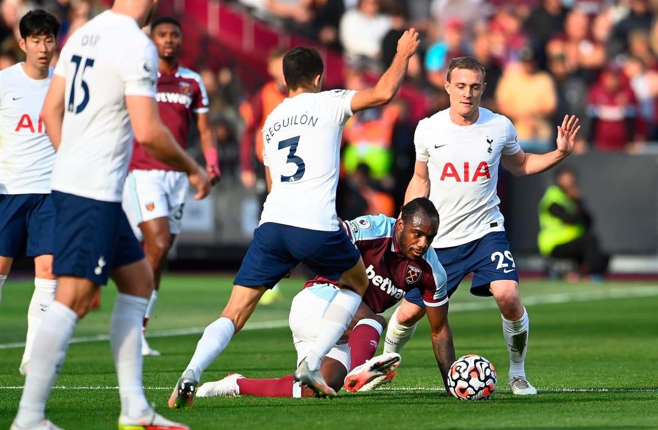 West Ham United derrota al Tottenham Hotspur por la mínima en la Premier League. Michail Antonio anot´´o durante la segunda mitad (72') para darle el triunfo a los 'Hammers' durante la novena fecha.