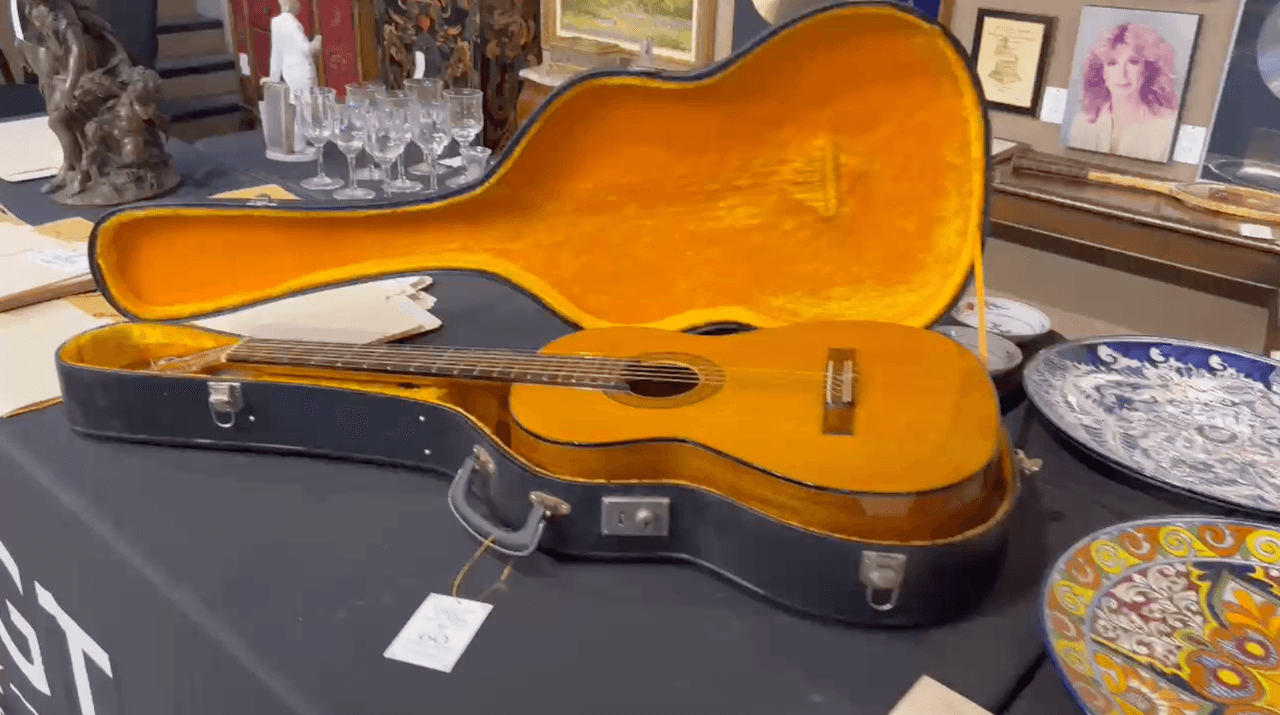 “Es el glamour de una época dorada”, dijo en un comunicado Rob Vogt, director de Vogt Auctions, donde se subastará la colección. “Pero también es muy personal. Es increíble las cosas que tenemos de ella. Realmente hay una diversidad de objetos que reflejan tantas facetas de su vida y su personalidad”.