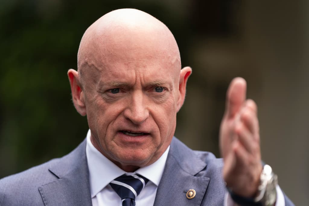 Mark Kelly vs el gobierno de Trump: quién es el senador en la mira del Pentágono