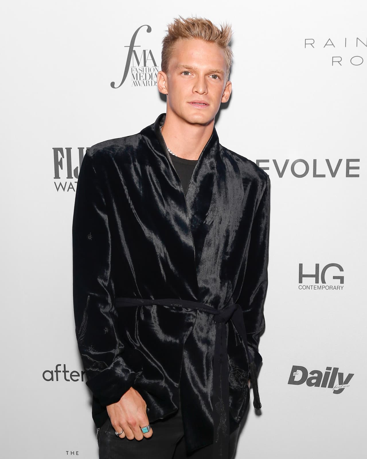 Aunque Cody no se ha pronunciado al respecto, demostró que mantienen buena relación con la felicitación que
<b>le envió por el estreno de su reciente tema musical.</b>
<br>