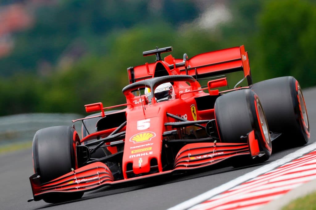 Lewis Hamilton arrancará en la primera posición; Valtteri Bottas, Lances Stroll, Sergio Pérez, Sebastian Vettel, Charles Leclerc, Max Verstappen, Lando Norris, Carlos Sainz y Pierre Gasly completan las primeras diez posiciones al arranque.