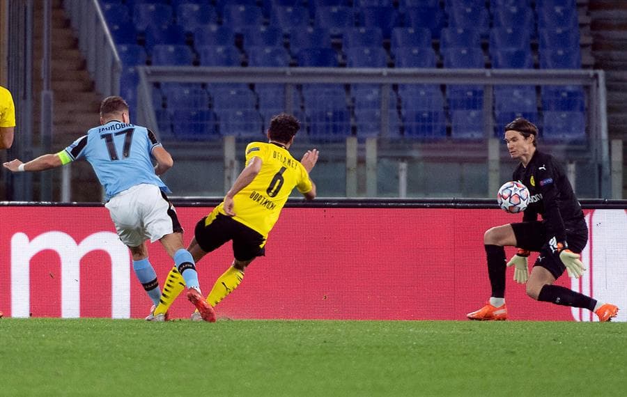 Lazio se estrena con victoria tras 13 años de ausencia en la Champions League, venciendo 3-1 a Borussia Dortmund. Ciro Immobile, Marwin Hitz y Jean Daniel Akpa-Akpro le dieron la victoira al Lazio. Erling Haaland no se quedó atrás y anotó el solitario para su escuadra.