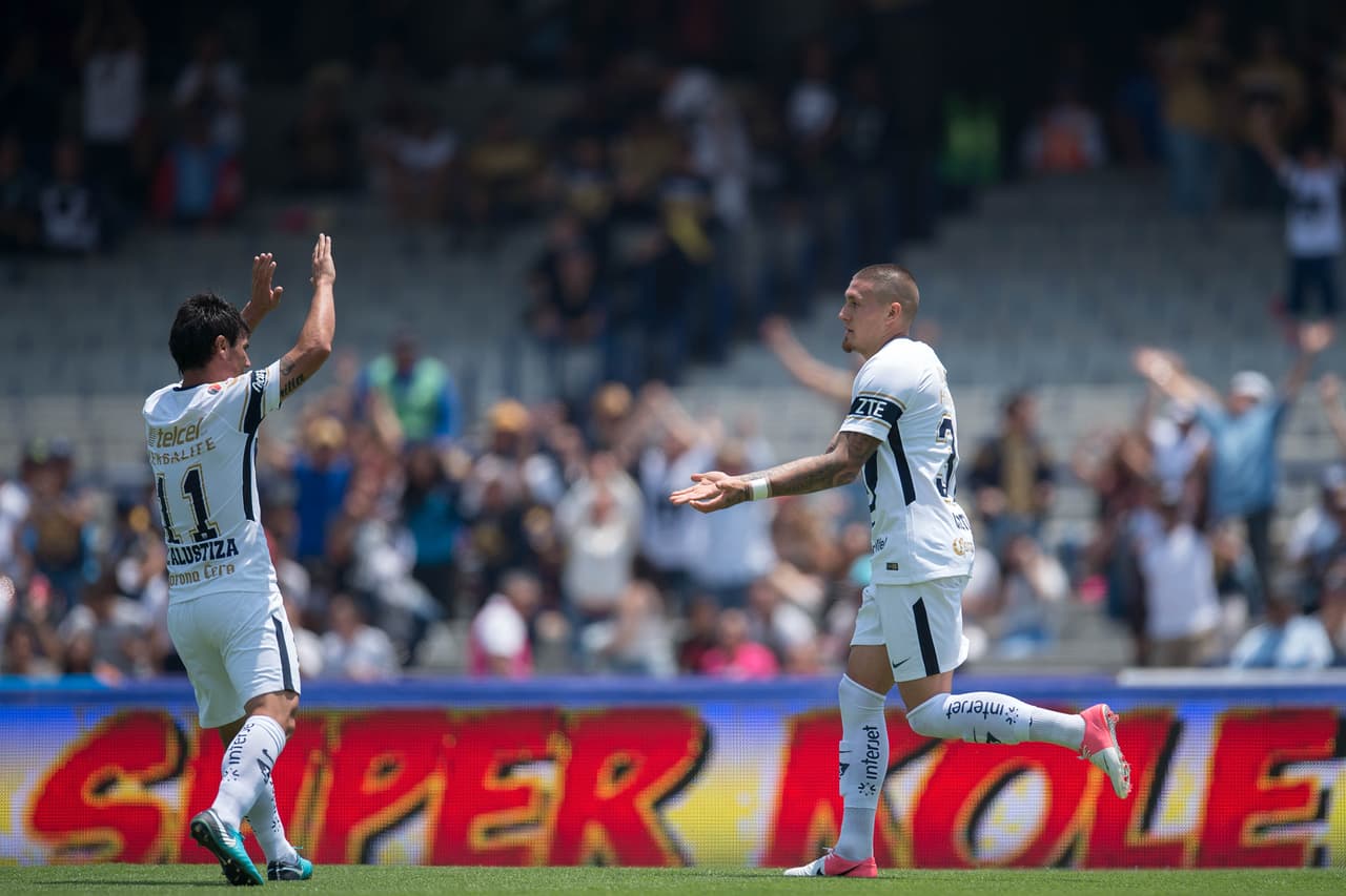 Como si no fuera suficiente en su repertorio, el chileno marcó de nuevo al minuto 45 del segundo tiempo para poner el 4-2 de Pumas contra Puebla, que lo deja a un punto del octavo lugar.