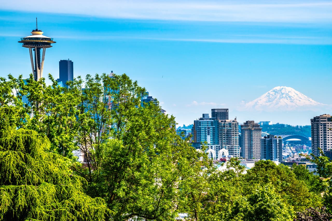 <b>Seattle, WA: </b>Al igual que San José, las casas en Seattle también se venden en un promedio de 12 días. A pesar de tener un mercado inmobiliario competitivo, los compradores aún encuentran oportunidades en esta ciudad.
