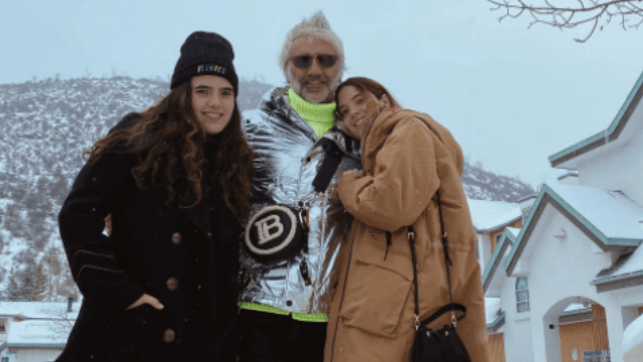 Alejandro Fernández con sus hijas América y Camila.