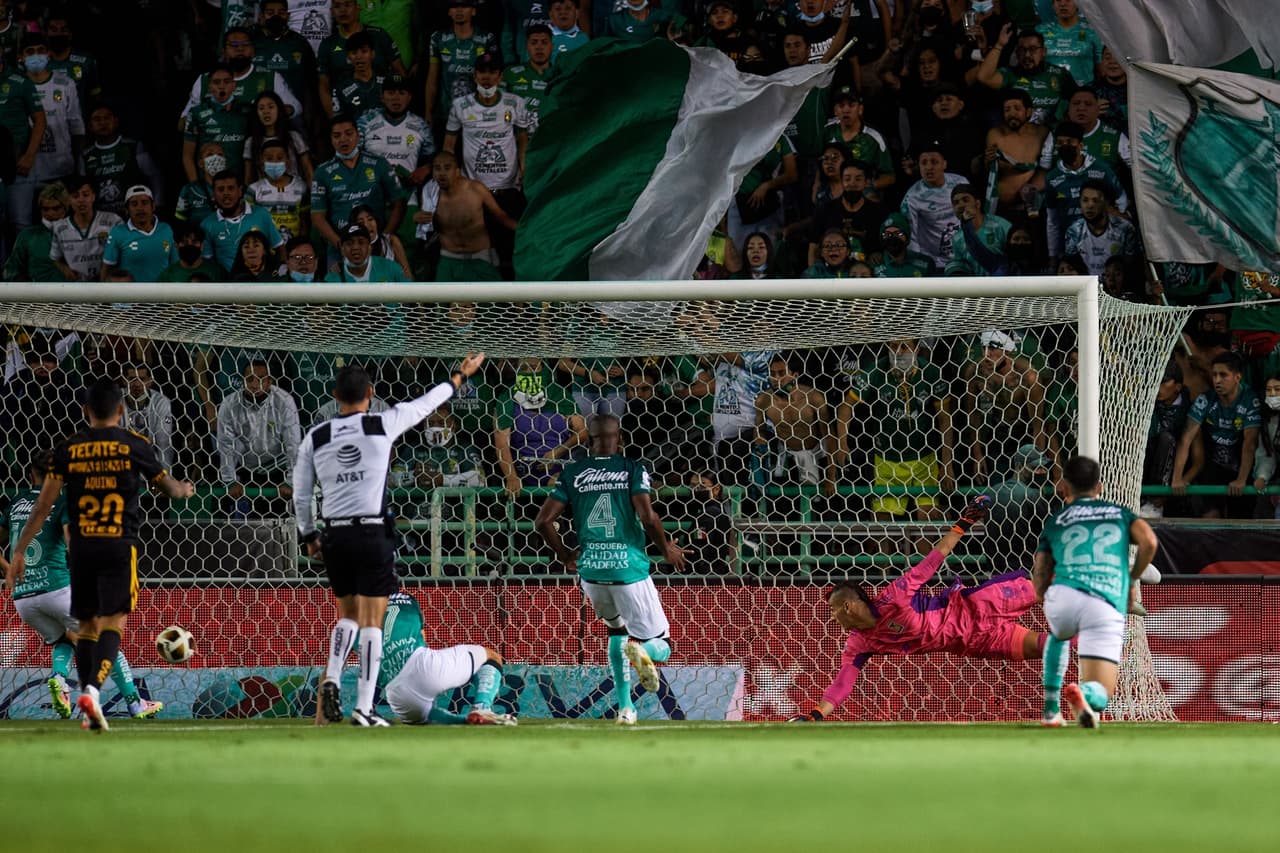 León encontró el gol que necesitaba en apenas 8 minutos para empatar el encuentro gracias a un disparo cruzado de Ángel Mena.