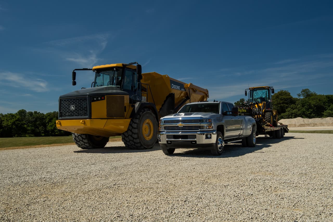 Para reducir el riesgo de accidente frente al aumento del ancho, Chevrolet incluye cámaras en los espejos laterales ($999) y en la misma caja de carga ($499).