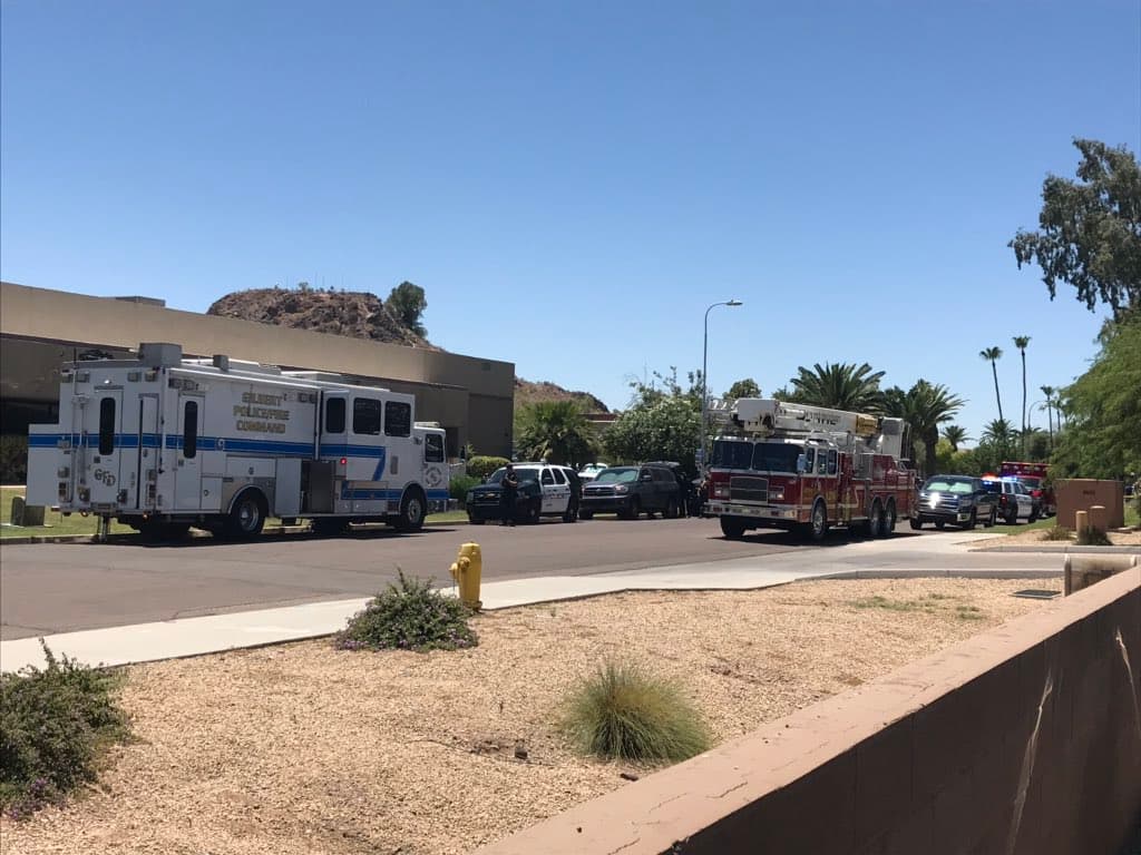 Fuerte presencia policial por sujeto atrincherado en Tempe