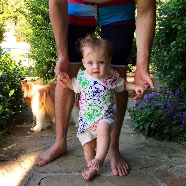 Pero ha sido su papá, Matthew Rutler, quien se ha encargado de compartir sus fotos más lindas.