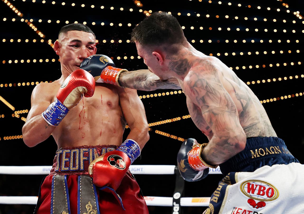 Sorpresa del Año: George Kambosos Jr. sobre Teofimo López. El entonces retador australiano rompió las quinielas con su exhibición de inteligencia y tamaños para quitarle todos los cinturones de peso Ligero al de sangre catracha.