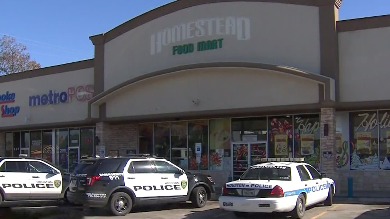 El viernes 6 de diciembre alrededor de las 9:30 am, una mujer se disponía a cargar gasolina en su camioneta en la estación Valero ubicada en el 6566 homestead Rd.