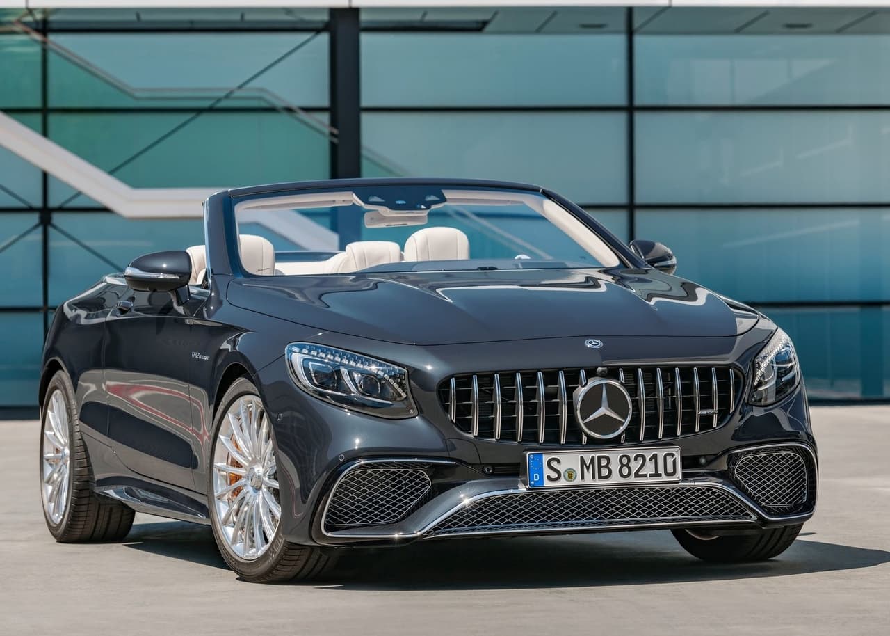 Lo impulsa un motor V12 de 6.0 litros doble turbo con la capacidad de producir 630 caballos de fuerza. Sin duda, un convertible con mucho estilo pero además con bastante potencia.