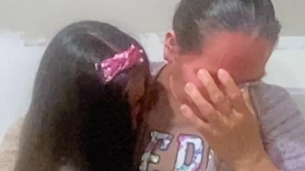 Por su parte María Elena Valdez, madre de la víctima entre lágrimas dijo que no era la primera vez que el hombre se acercaba a Erika y mientras pedía ayuda a la comunidad.