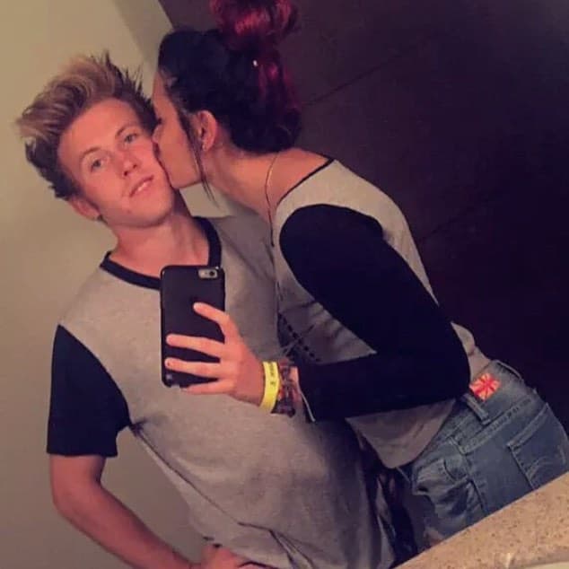 La hija de Michael Jackson está súper enamorada.