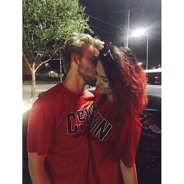 No... Paris no está embarazada.