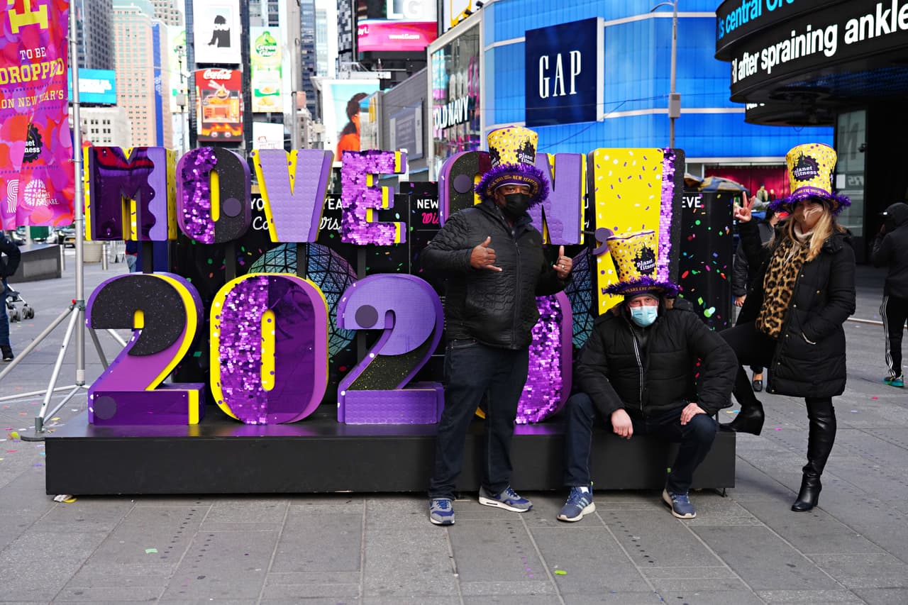 Los organizadores de la tradicional celebración del año nuevo en Times Square en Nueva York, han indicado que estará prohibido el acceso a este sitio durante el 31 de diciembre, debido a la pandemia del covid-19. Algunas personas pudieron visitar este lugar durante los días previos al evento, que se realizará de manera virtual.