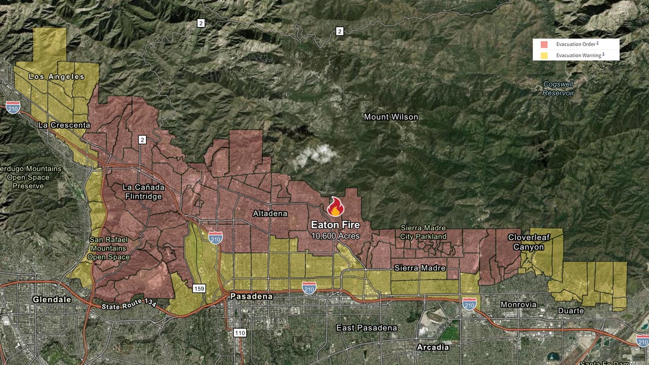 <b>Incendio Eaton</b>
<br>El fuego comenzó alrededor de las 6:20 PM del martes 7 de enero cerca de Altadena Drive y Midwick Drive, en el área de Altadena/Pasadena. El incendio se ha
<b>extendido hasta 10,600 acres</b> y provocado que se emitan órdenes de evacuación para 52,000 residentes y
<a href="https://www.univision.com/local/los-angeles-kmex/tres-incendios-consumen-mansiones-millonarias-y-roban-el-sueno-de-envejecientes-en-los-angeles-fotos">100 estructuras han sido destruidas</a>. Autoridades hablan de que el menos
<b> dos personas han perdido la vida.</b>
<br>
<br>
<b>Centros de evacuación:</b>
<br>- Pasadena Convention Center
<br>300 E. Green St. Pasadena.
<br>- Arcadia Community Center
<br>375 Campus Drive. Arcadia.