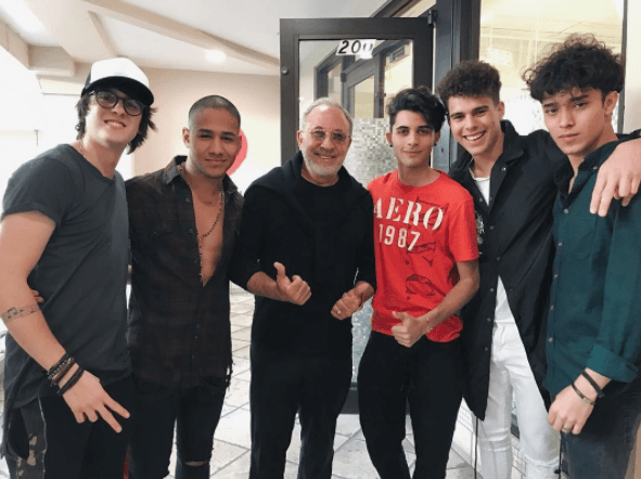 Christopher, Richard. Erick, Zabdiel y Joel felices de conocer a Emilio Estefan en Miami. Por supuesto todos tomaron nota de sus consejos para ser éxitosos en la industria.
