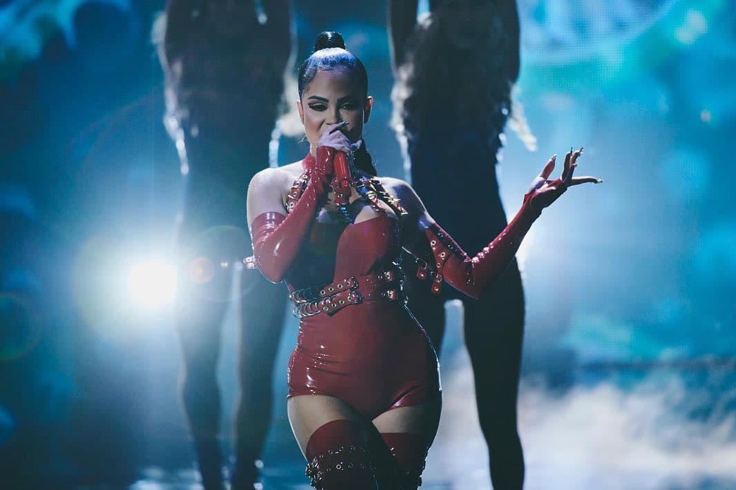 La intérprete dominicana presentó su nueva canción 'Qué mal te fue'.