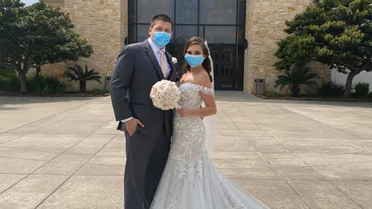 Abigail y Jayson Navarro decidieron organizar su boda, después de cuatro años de noviazgo. Ella es maestra y él comerciante en Houston.
<br>