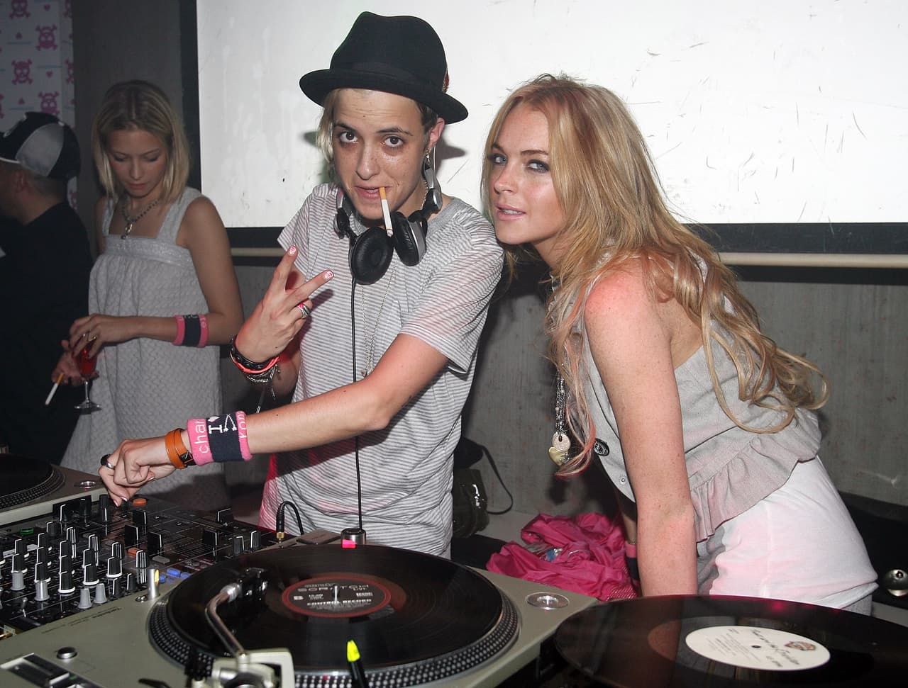 Aunque el amor entre la DJ y la actriz no funcionó, ya que se separaron en 2008. Actualmente, Lindsay sigue soltera.