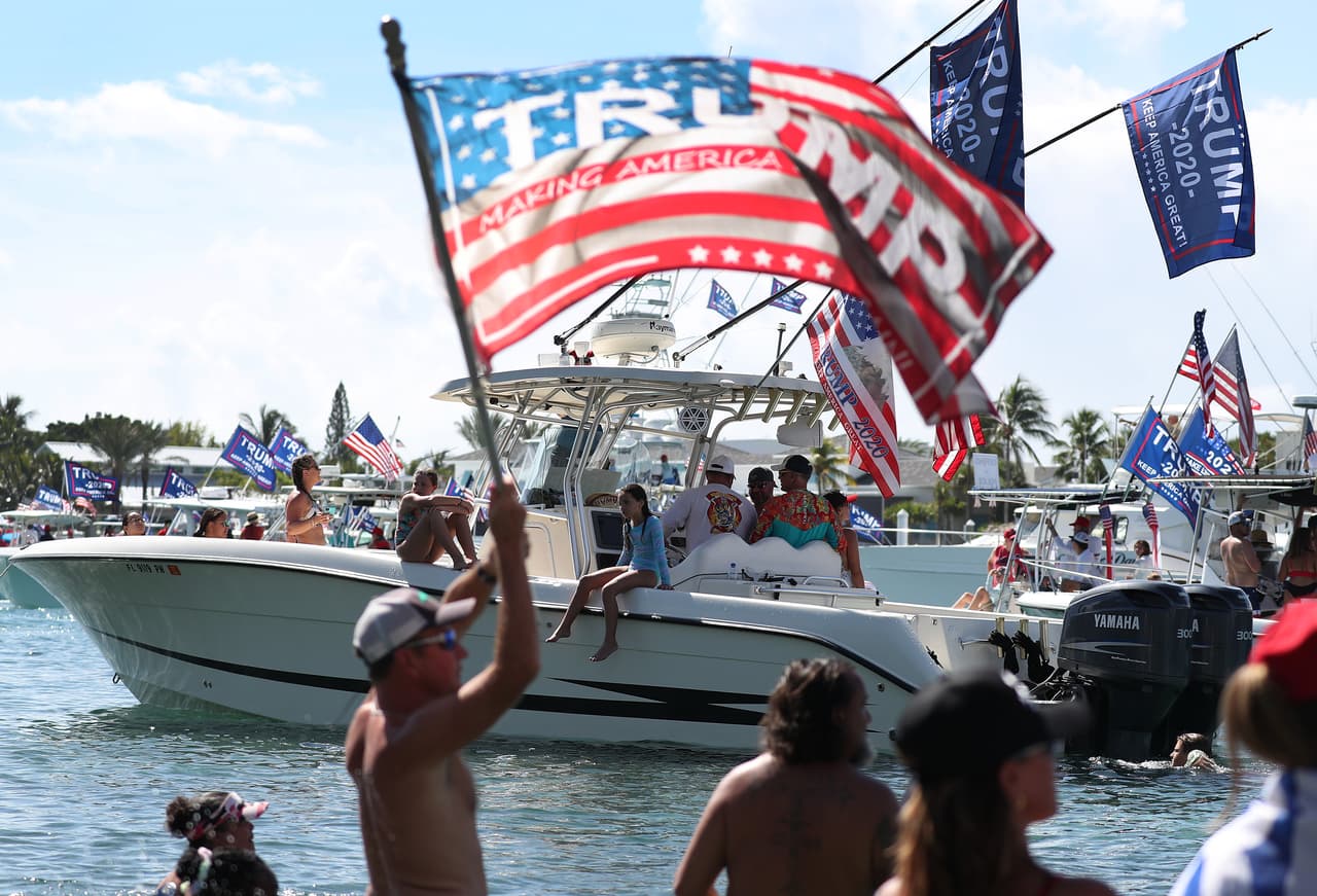 Los únicos requisitos para participar era tener el bote con una bandera en apoyo a Trump.