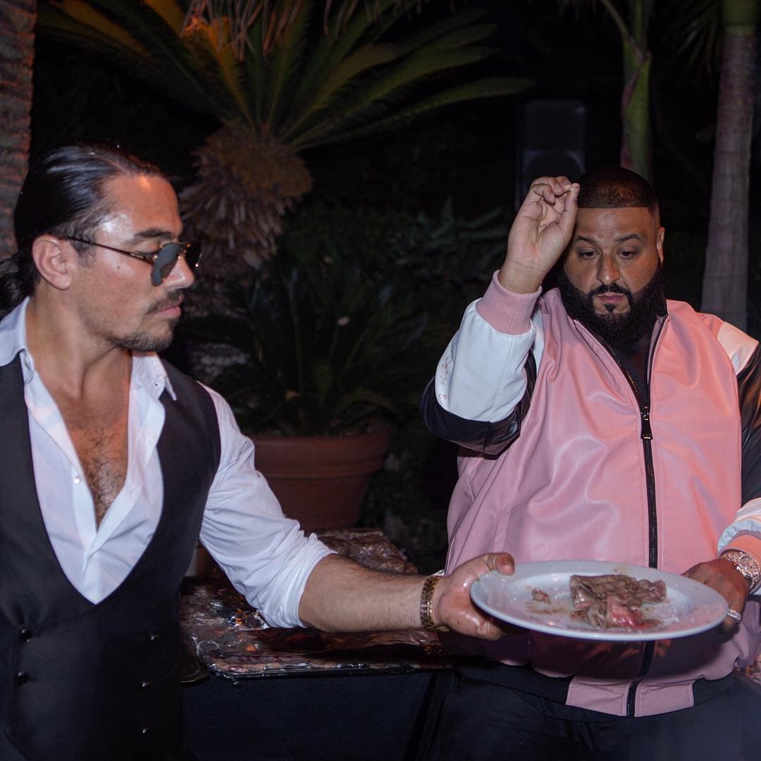 DJ Khaled intentó echar la sal como el viral chef turco.