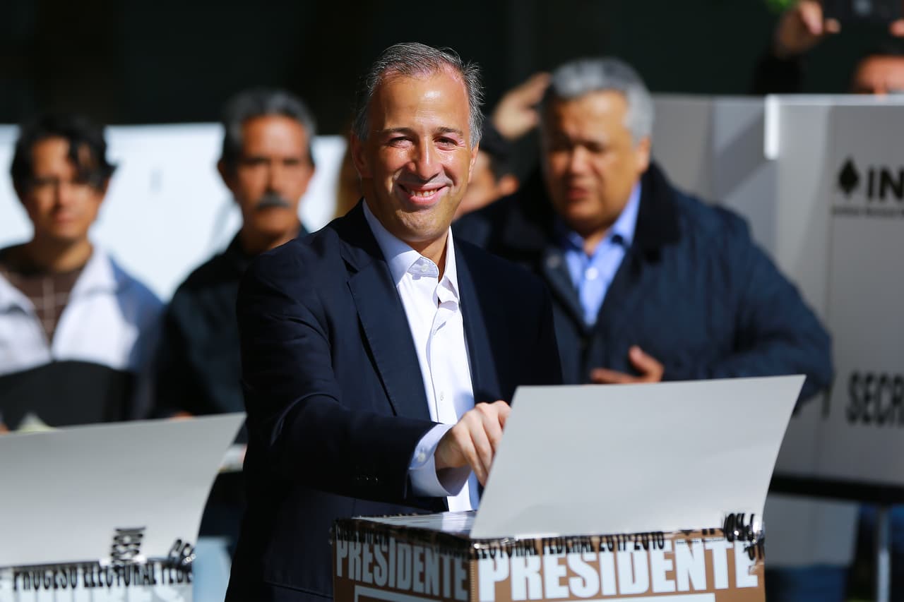 Antes de depositar su voto declaró que confía que la jornada se desarrolle en un ambiente de paz y tranquilidad.