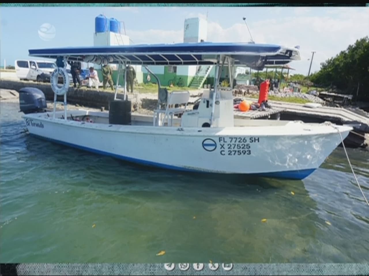 Entre la información que divulgaron, la cual
<b>no ha sido verificada por autoridades de EEUU</b>, el régimen dijo que la lancha con matrícula de Florida
<a href="https://www.univision.com/local/miami-wltv/claves-incidente-mortal-guardafronteras-cubanos-tripulantes-bote-florida" target="_blank">recibió 21 balazos y que la embarcación de los guardafronteras recibió 13 disparos</a>. También dijeron que una segunda embarcación intentó llegar a la isla, pero por problemas con su motor, tuvo que retornar.
<br>