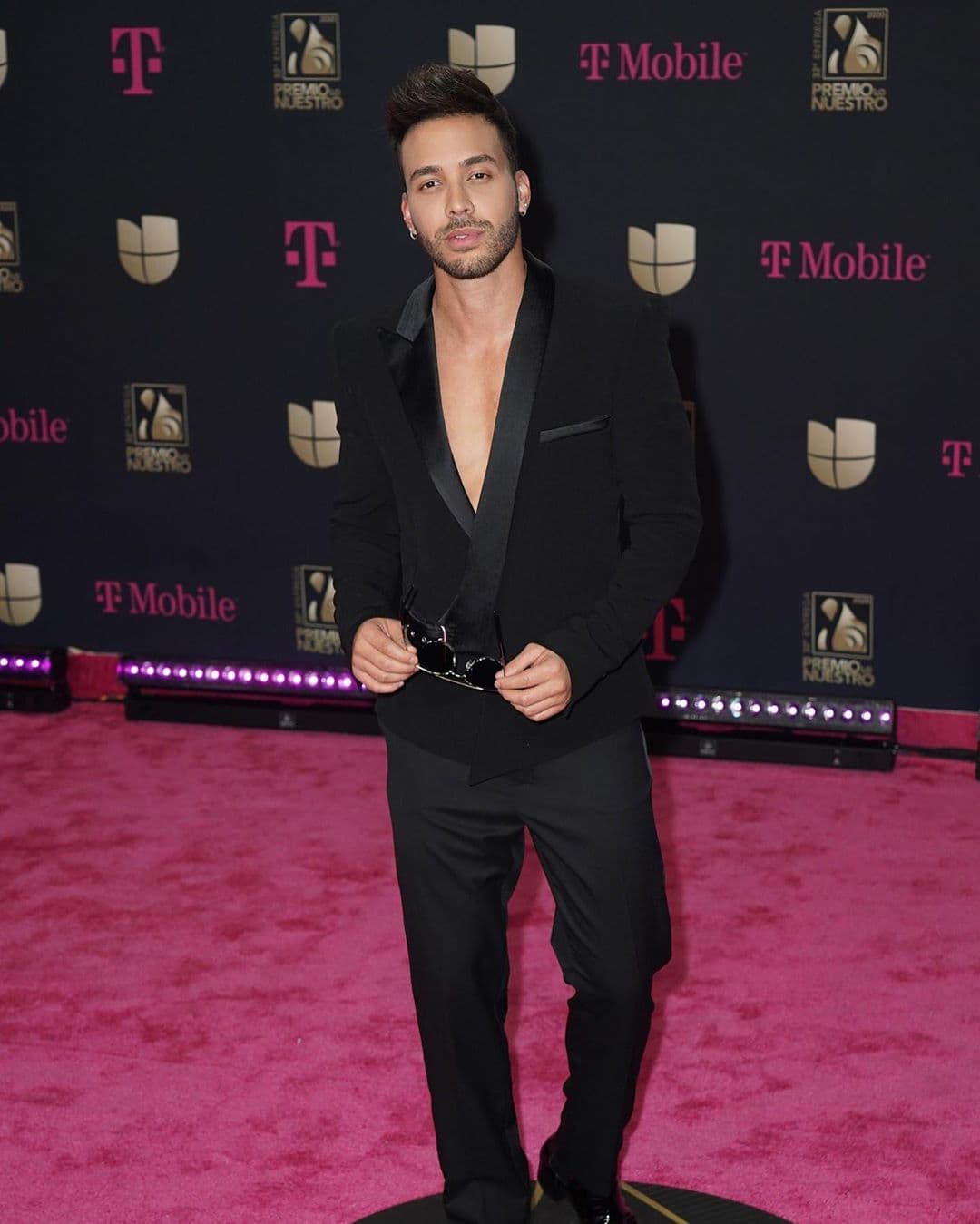 "Lo más romántico es que yo he llenado una habitación llena de rosas", declaró en un primer momento.