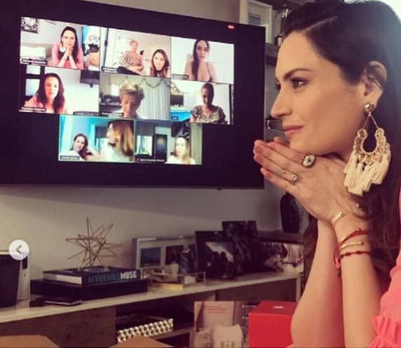 “Espero que me vaya bien, sí he tenido algunas complicaciones en mi recuperación que no ha sido tan pronta como yo me imaginaba, pero bueno, ahí vamos, muy contenta”.