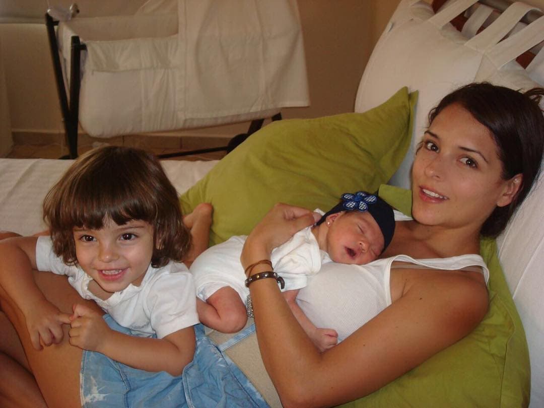 "Yo iba a buscar a Santino, un bebé, tenía un año cuando nos separamos. Me lo llevaba a casa y cuando lo regresaba, lo dejaba de vuelta con su mamá,
<b><a href="https://www.univision.com/famosos/orgullosos-y-con-lagrimas-en-los-ojos-grettel-valdez-y-pato-borghetti-felicitan-a-su-hijo-por-un-logro-video">me iba llorando en el auto a mi casa,</a></b> cada vez", recordó entre lágrimas el también actor.