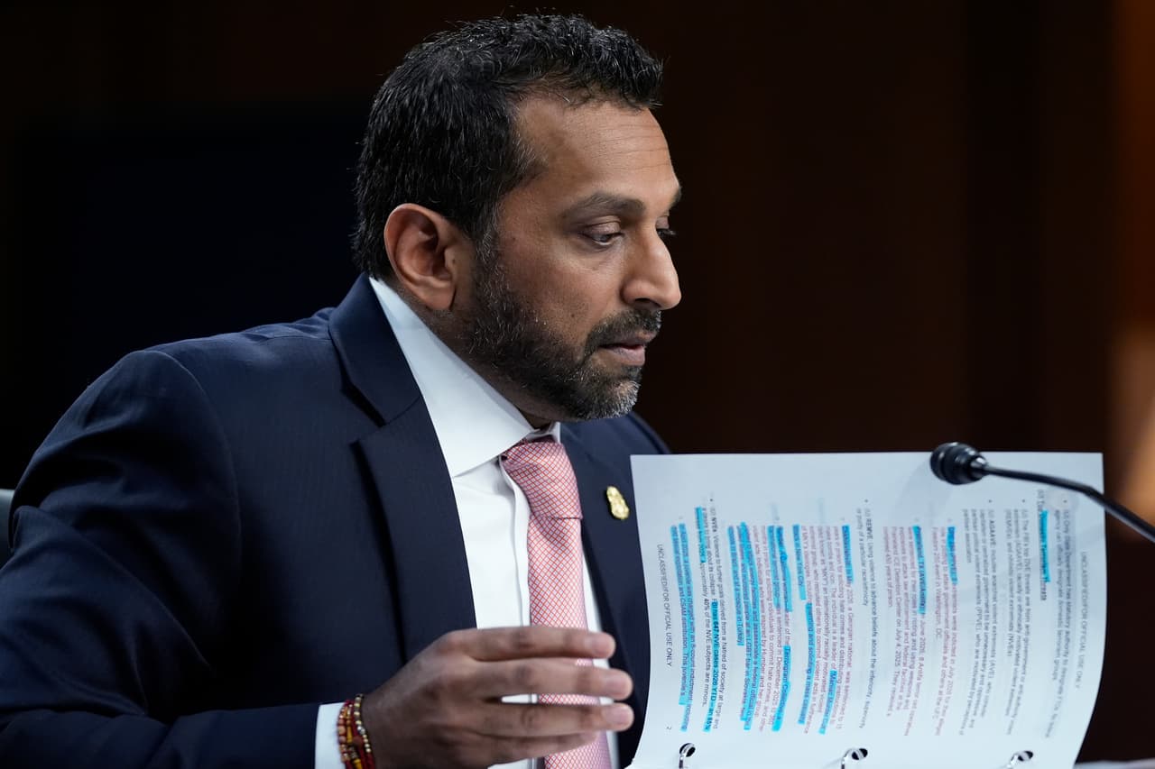 El FBI publica el "Informe Patel", un documento clasificado que examina los fallos del pasado en la agencia